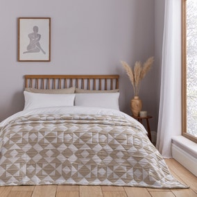 Finn Geo Quilted Bedspread